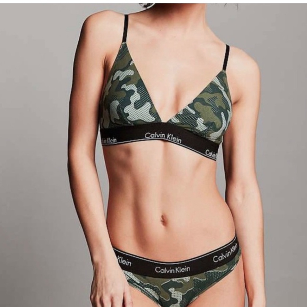 NWOT Calvin Klein camouflage triangle bralette in size M